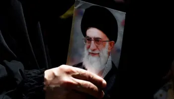 Si u organizua vrasja e Ali Khameneit, operacioni 60-sekondësh që tronditi Lindjen e Mesme