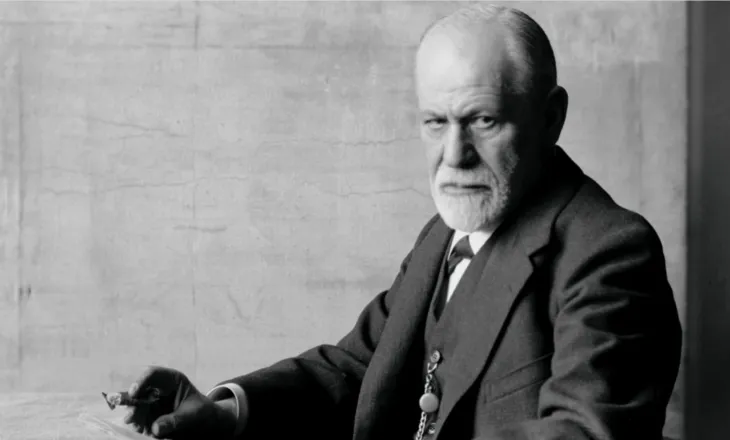 Sigmund Freud: Ne jetojmë për të tjerët… harrojmë kush jemi vërtetë!