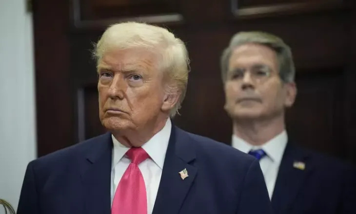 ‘Simbol i prosperitetit’ – Firma e Trump në $ amerikan, hera e parë për një president në detyrë