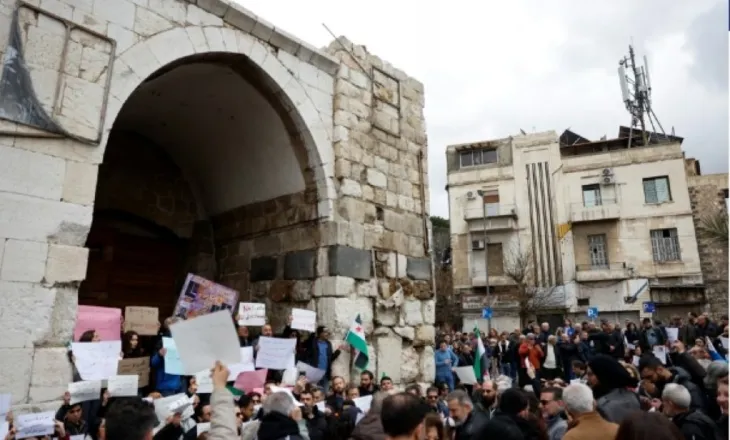 Sirianët protestuan kundër një kufizimi të ri në shitjen e pijeve alkoolike