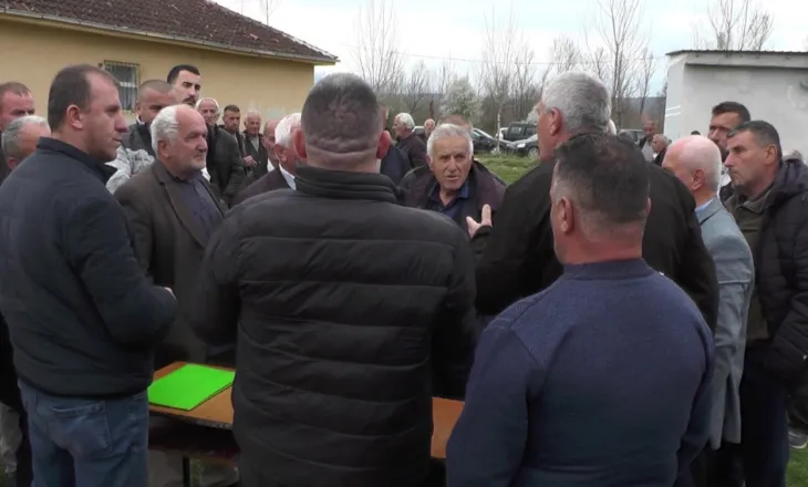 “S’japim tokat për parqe fotovoltaike”, banorët e zonës së Gollobordës përplasen me bashkinë e Bulqizës
