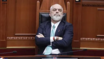 “S’ka argumenta të mjaftueshëm për ta fituar debatin”/ Rama nuk tërhiqet: Kuvendi me të drejtë refuzoi heqjen e…