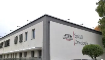 Skandal në Onkologjik/ Pacientëve u shtyhet kimioterapia për shkak të pushimeve