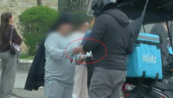 Skandal/ Të miturit në Tiranë porosisin “Vape” me delivery te Wolt. Mjekët: Krijon varësi!