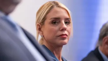 Skandali Epstein/ Pam Bondi përpara Kongresit, çfarë do zbulohet për pedofilin e dënuar?