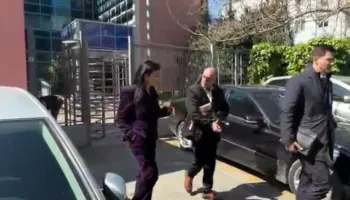 Skandali që po tund themelet e shtetit, Karçanaj paraqitet në SPAK, dalin detaje të reja nga afera e “AKSHI-t”,…