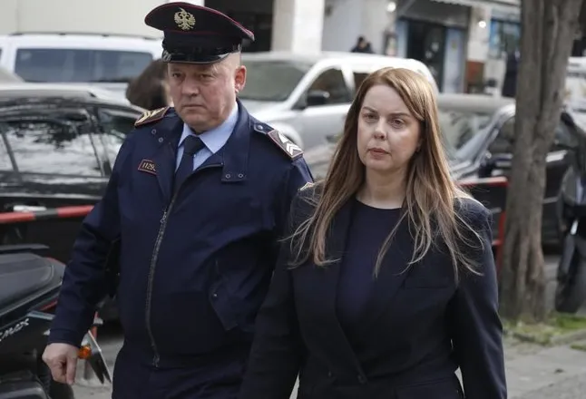 Skandali tek AKSHI/ Hava Delibashi kërkon zëvendësim mase, nën hetim për grup kriminal