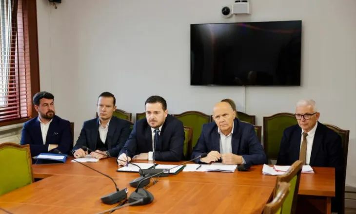 Skema e re për fermerët/ Ministri: Dyfishohet mbështetja për bletarinë, 7-10 mijë euro për blegtorët e rinj dhe…