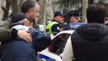 Skenë e dhimbshme/ Autoboti i UKT përplas për vdekje një grua