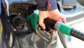 Sllovakia shtrenjton naftën për automjetet me targa të huaja, reagon zëdhënësi i KE: Masa diskriminuese dhe të papajtueshme me ligjin e BE-së