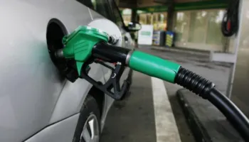 Sllovenia kufizon furnizimin me naftë për qytetarët dhe angazhon ushtrinë