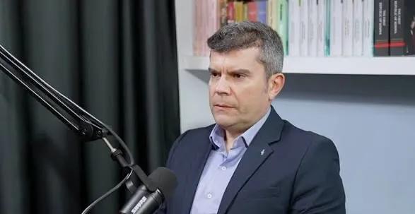 “Smund të presësh 15 vjet që të bëhesh si Albin Kurti”, analisti: Bashkimi i rëndësishëm, ndryshe kthehemi si…