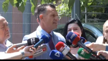 “Sot ka ngjarje të mira në seancë”/ Avokati i Metës flet para Gjykatës së Posaçme