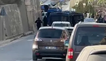 SPAK dhe forcat RENEA ‘zbarkuan’ në Vlorë, zbërthimi i komunikimeve nga SKY Ecc çon në goditjen e grupit kriminal të Hajrullës