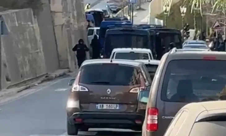 SPAK dhe forcat RENEA ‘zbarkuan’ në Vlorë, zbërthimi i komunikimeve nga SKY Ecc çon në goditjen e grupit kriminal të Hajrullës