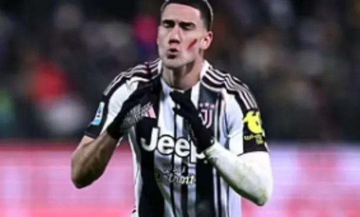 Spalletti përqafon sërish Vlahovic dhe Juventus punon për rinovimin me sulmuesin serb