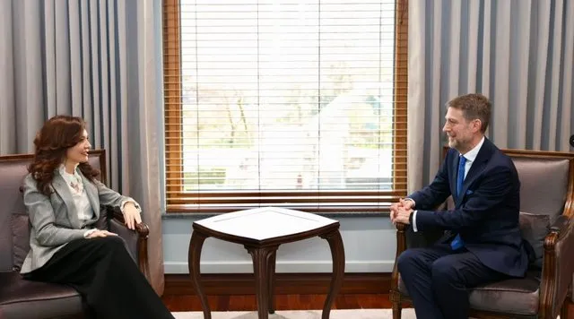 Spiropali i dorëzon detyrën Hoxhës, ministri i ri i Jashtëm: Vijojmë përparimin e proceseve integruese