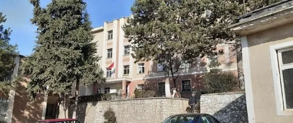 Spitali i Prrenjasit pa pediatër prej 6 vitesh, rritet kostoja për prindërit