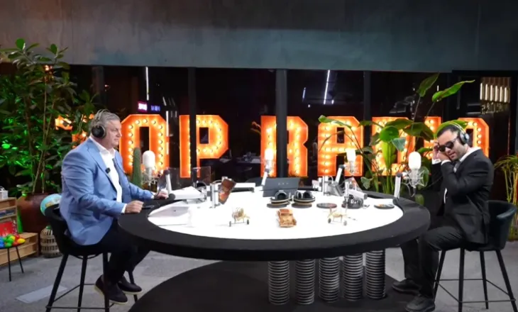 Stenaldo mbërrin në studiot e “Top Albania Radio”, suprizohet nga Dritan Shakohoxha