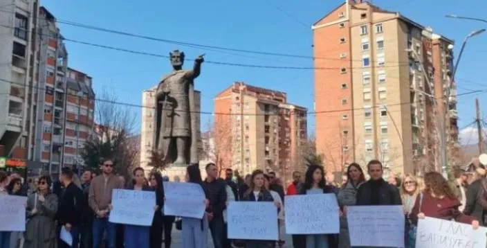 Studentët protestë në Mitrovicën e Veriu, kundër integrimit në sistemin kosovar të arsimit
