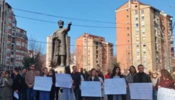 Studentët protestë në Mitrovicën e Veriut, kundër integrimit në sistemin kosovar të arsimit