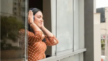 Studimi: Kimikate të dëmshme gjenden në kufjet e njohura që shiten në të gjithë Evropën