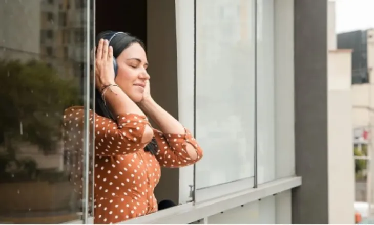 Studimi: Kimikate të dëmshme gjenden në kufjet e njohura që shiten në të gjithë Evropën