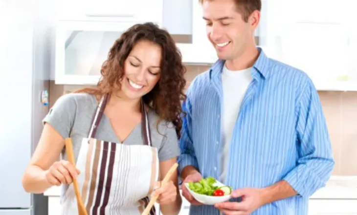 Studimi: Të hash darkën më herët mund të përmirësojë shëndetin e zemrës