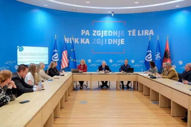 Sula: Arsimi në kolaps! Pedagogët largohen masivisht, degët e mësuesisë drejt zhdukjes