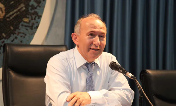 Sulltanët osmanë, vinë sëbashku në shqip