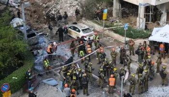 Sulm i rëndë me raketa iraniane në Tel Aviv, civilë të plagosur dhe ndërtesa të rrafshuara (PAMJE)