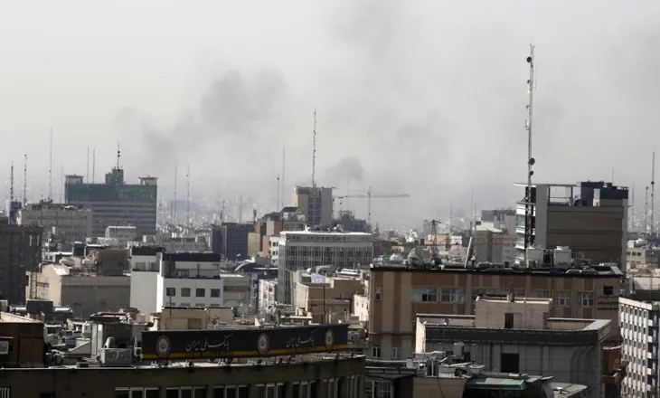 Sulmet e Iranit, diplomati shqiptar në Katar thirrje bashkëatdhetarëve: Qëndroni brenda banesave, jemi ende larg normalitetit