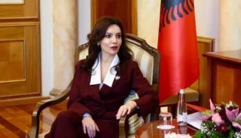 Sulmet e Iranit ndaj vendeve të Gjirit dhe bazave amerikane, reagon Elisa Spiropali