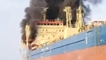 Sulmet ndaj anijeve rrezikojnë furnizimin global me naftë, pritet rritje çmimi për konsumatorët