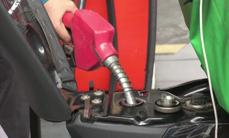 Sulmi i Izraelit mbi rezervat iraniane rrit me 5% çmimin e naftës në tregjet ndërkombëtare, shkon në 108 dollarë për fuçi