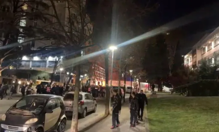 Sulmi me molotovë dhe ndaj përplasjet me policinë, blutë nisin shoqërimet e para