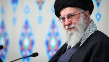 Sundoi Iranin me sfidë dhe brutalitet për 36 vjet! Kush ishte Ali Khamenei, nga një aktivist në lider