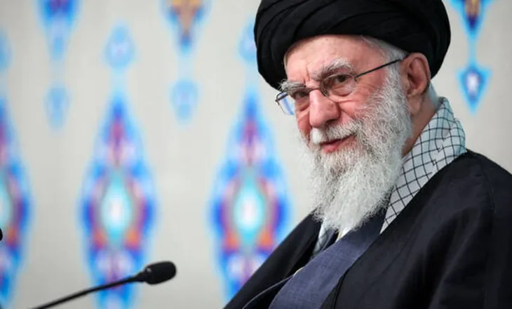 Sundoi Iranin me sfidë dhe brutalitet për 36 vjet! Kush ishte Ali Khamenei, nga një aktivist në lider