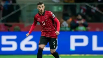 Sylvinho e dërgoi në tribunë për sfidën ndaj Polonisë, Jasir Asani i kundërpërgjigjet me këto dy foto