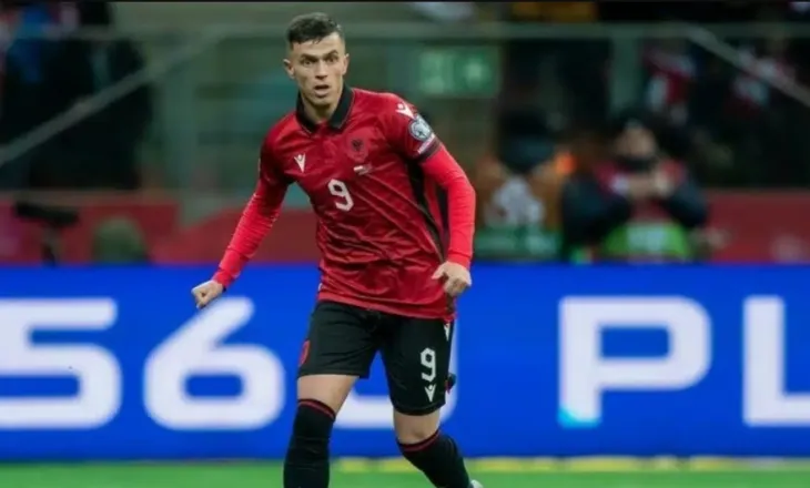 Sylvinho e dërgoi në tribunë për sfidën ndaj Polonisë, Jasir Asani i kundërpërgjigjet me këto dy foto