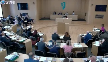 SYRI TV/ Elbasan, nuk ndryshon tarifa e depozitimit të mbetjeve – këshilltarët opozitarë kundërshtojnë vendimin