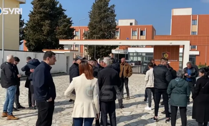 SYRI TV/ Lirohen 8 banorë të Baks Rrjollit-Gjykata penalizon banorët: s’mund të shkojnë te prona