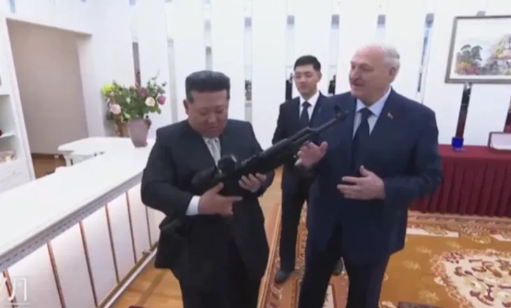 “Ta kesh, nuk i dihet”, Lukashenko i dhuron një snajper Kim Jong Un