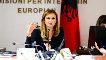 Tabaku sulmon Marta Kos: Korrupsioni kulturë e socialistëve, jo e shqiptarëve