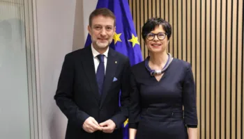 Takimi me Komisioneren Kos në Bruksel, Hoxha: Rruga e Shqipërisë drejt BE, më ambicioze se kurrë