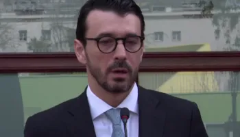 Taksa e qarkullimit, Karakaçi: Modeli aktual është më i drejtë, Shqipëria nuk rrezikohet nga furnizimi përmes Hormuzit