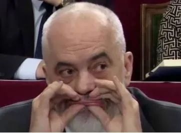 “Tallje me shqiptarët”, gazetari ‘gozhdon’ Edi Rama për ‘Paketën e Maleve’: Ç’bëjnë malet në Kavajë e Shijak?