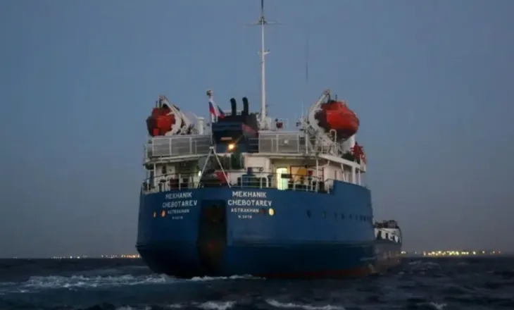 Tankeri rus i afrohet Kubës, duke sfiduar bllokadën amerikane të naftës