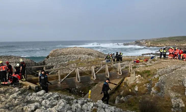 Të paktën katër të vdekur pas shembjes së një ure në Spanjë, një i shpëtuar dhe dy të zhdukur