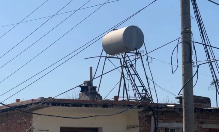 “Të paktën një herë në 10 vjet na vjen ujë”/ Banorët përjetojnë vështirësi: Na thonë se do vijë uji, por nuk ka